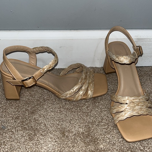 Heels - Picture 2 of 3